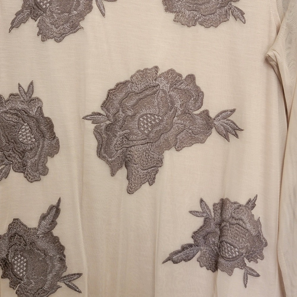 LOGO‎ Lavish Top M Beige Floral Embroidered Mesh Overlay Boho Artsy Cottagecore - Picture 2 of 16